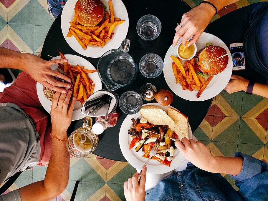 restaurant-people-men-women restaurant-people-men-women